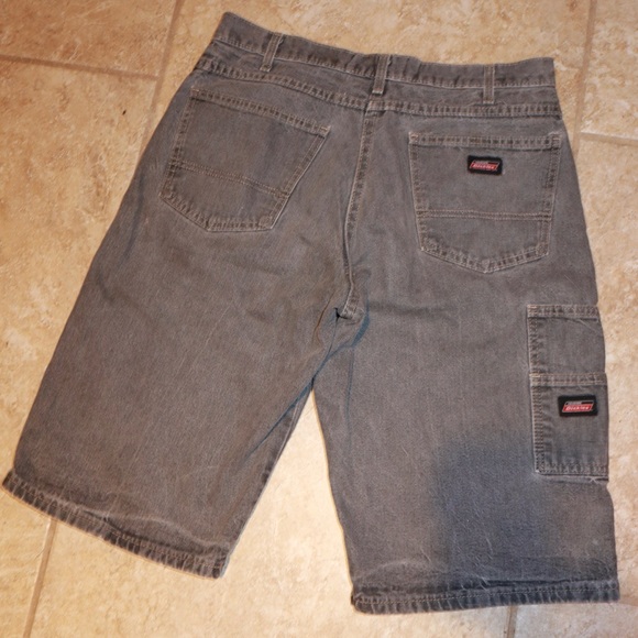 Dickies Loose Fit Cargo Jean Shorts SIZE 32 loose fit - Picture 3 of 4